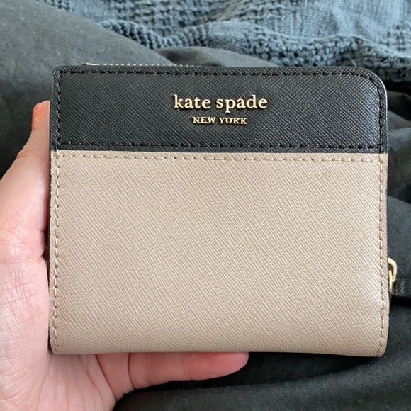 Kate Spade wallet - Picture 1 of 4